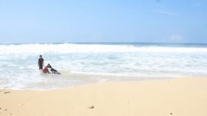 Pantai Goa Watu Lawang